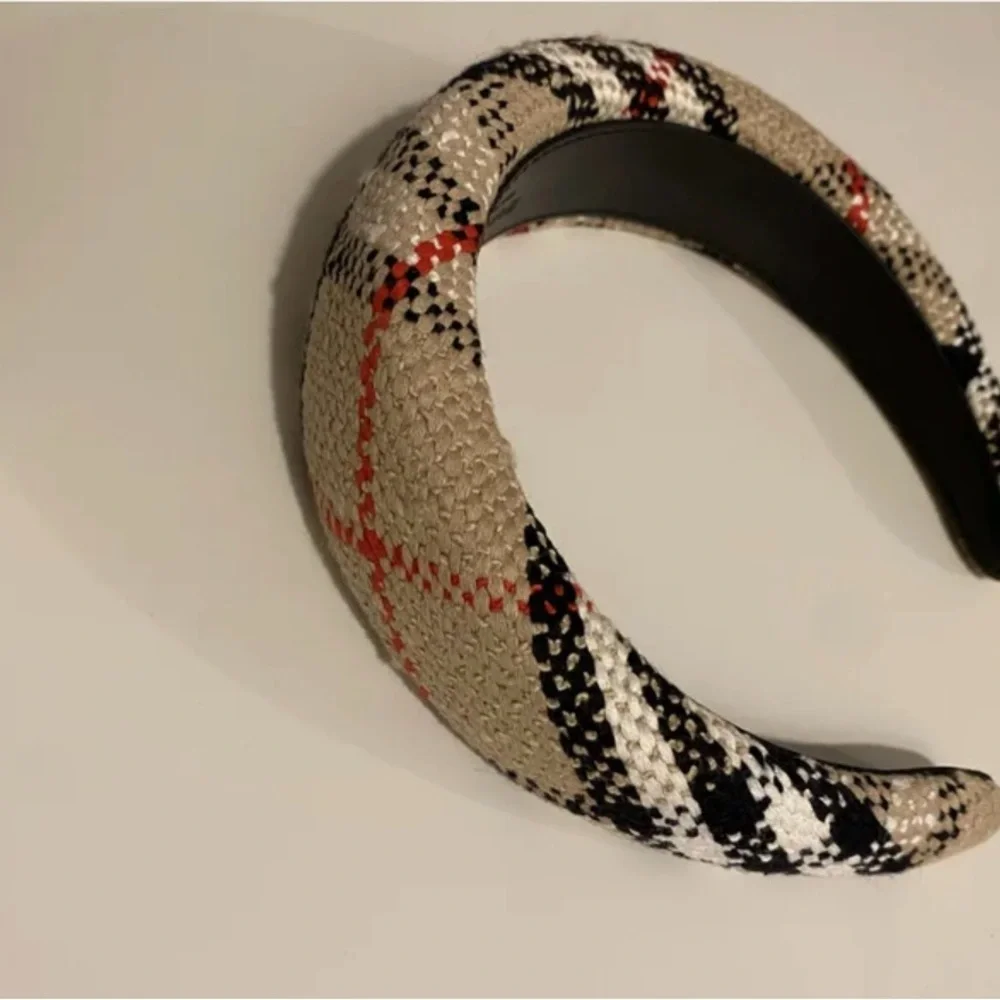 Burberry adult headband new without tags. - Picture 3 of 6